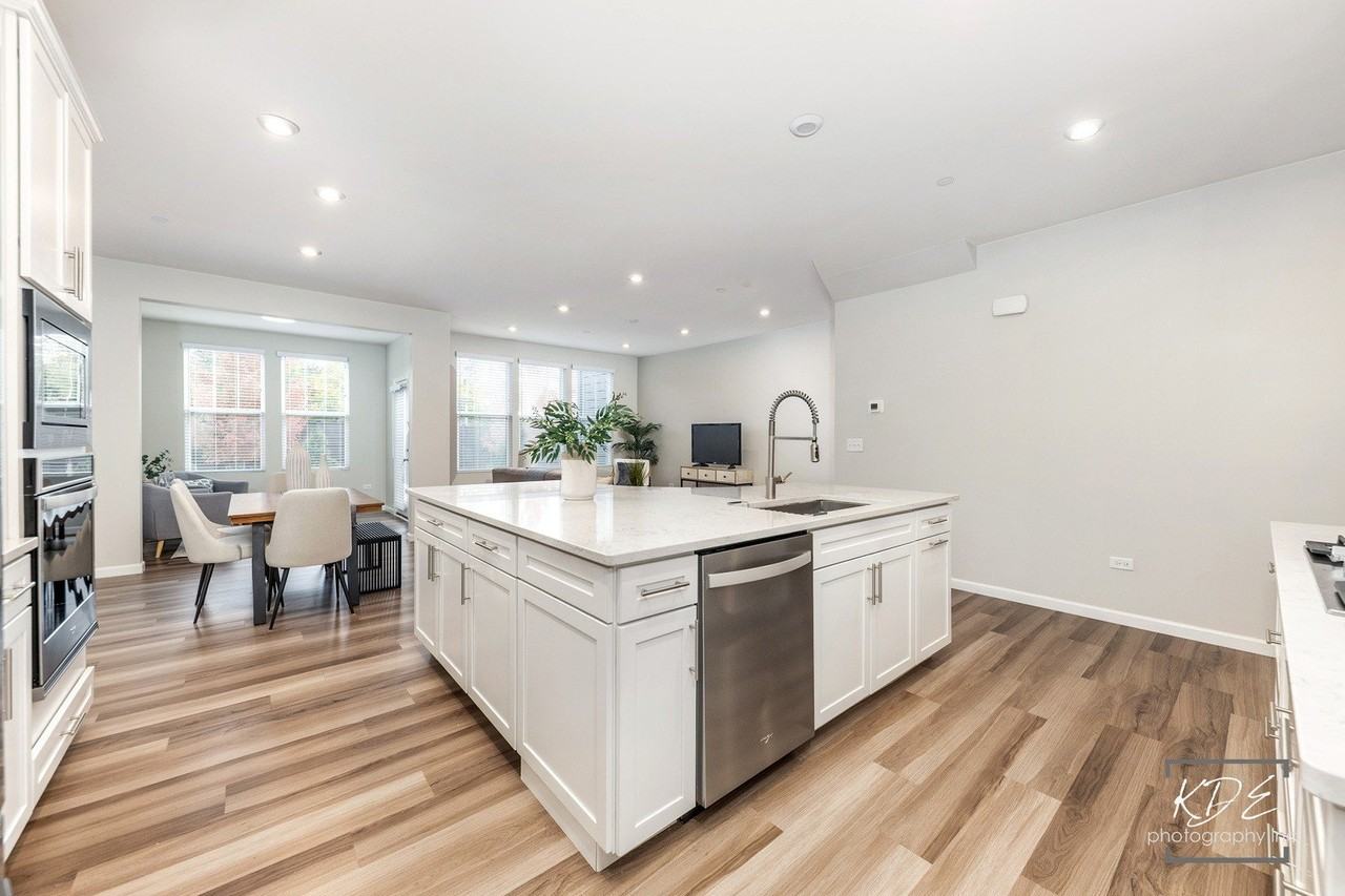 2110 Weatherbee Ln - Photo 5 of 34