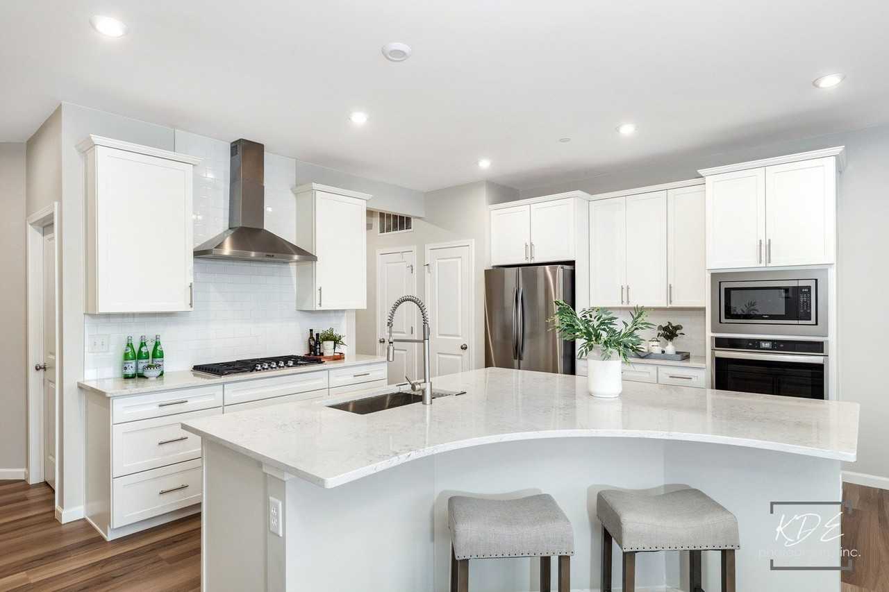 2110 Weatherbee Ln - Photo 7 of 34