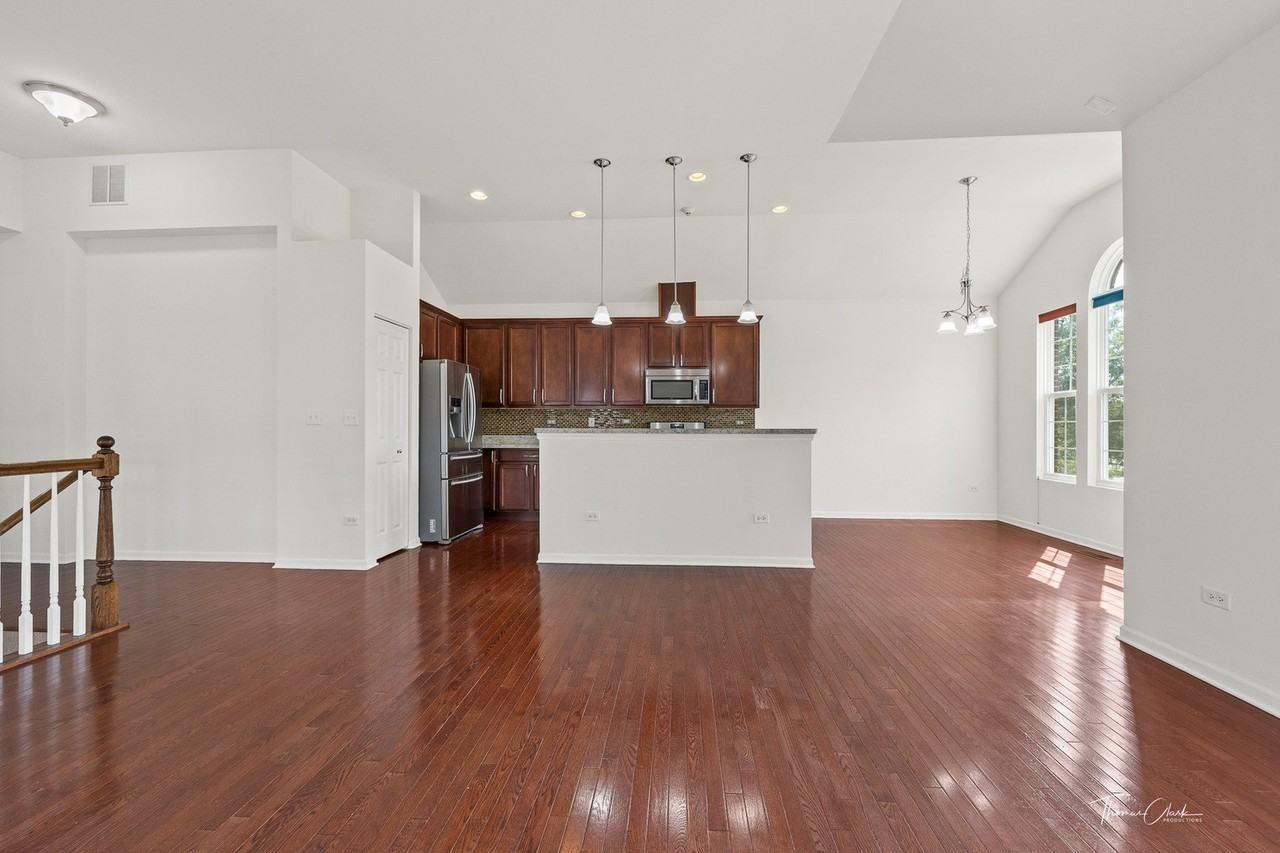 2528 Dunraven Ave - Photo 6 of 26