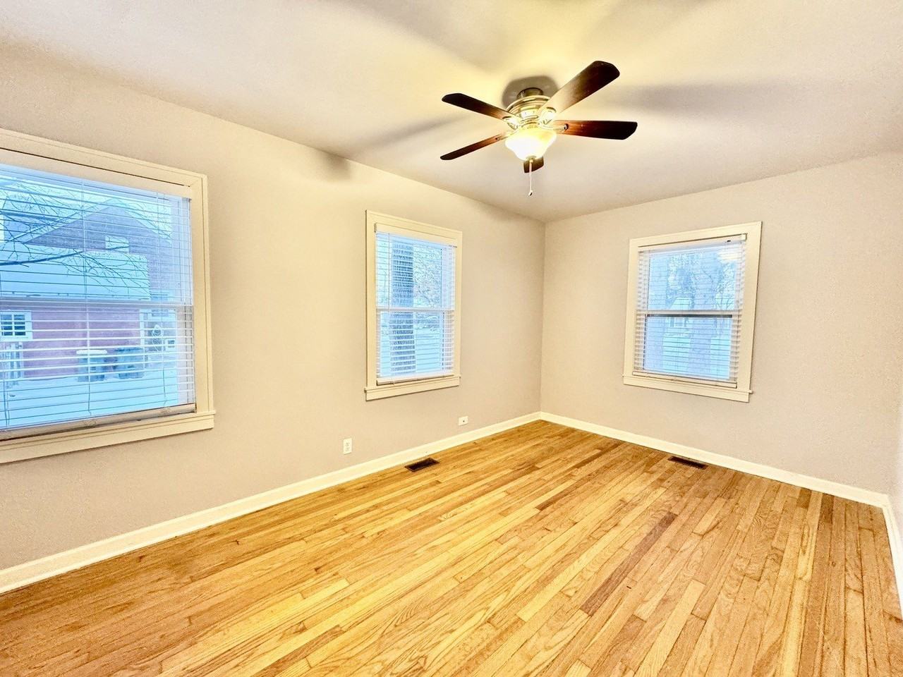 28W471 Batavia Rd - Photo 5 of 17