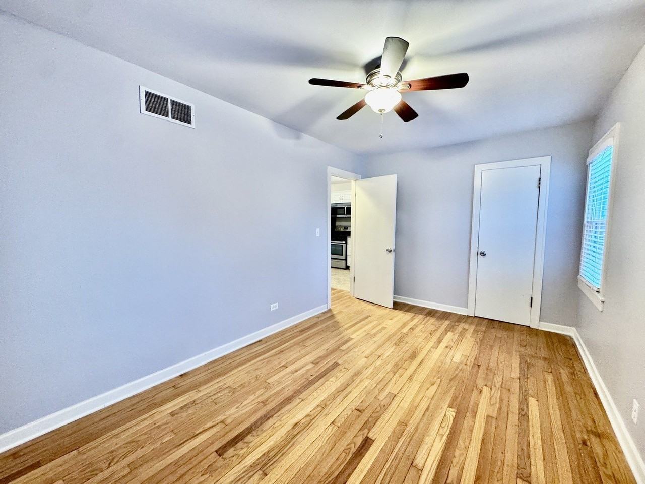 28W471 Batavia Rd - Photo 7 of 17