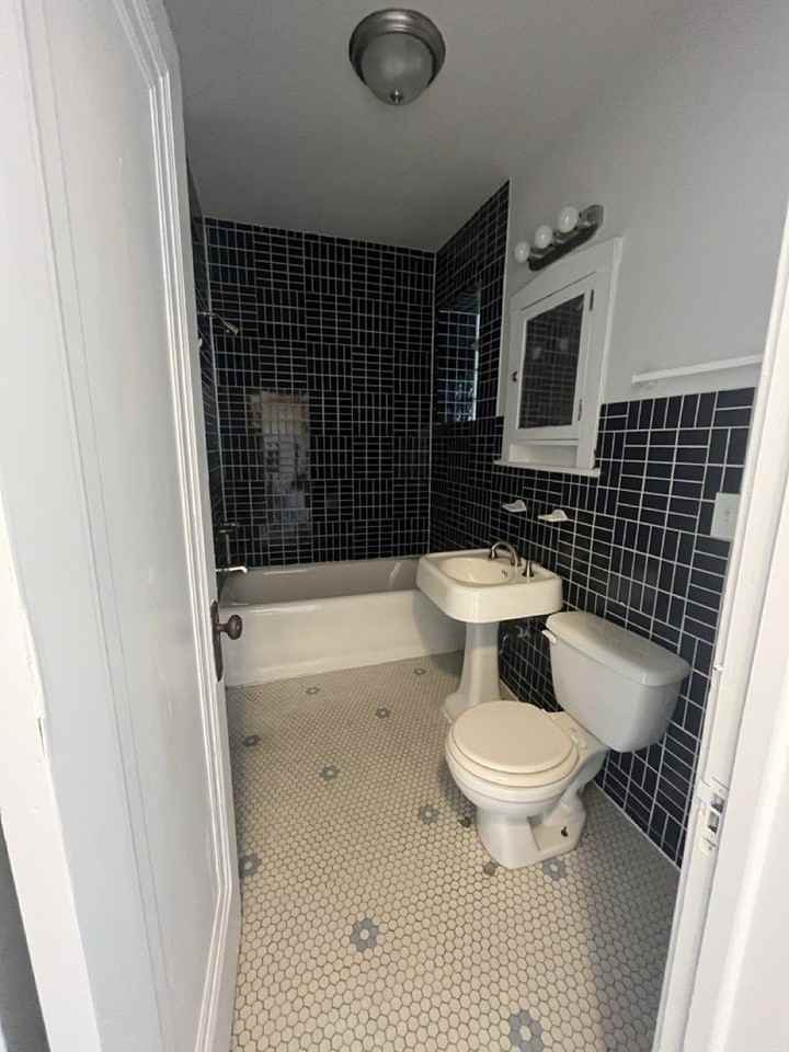 5042 W 21st Pl Apt 5 #5 - Photo 5 of 10