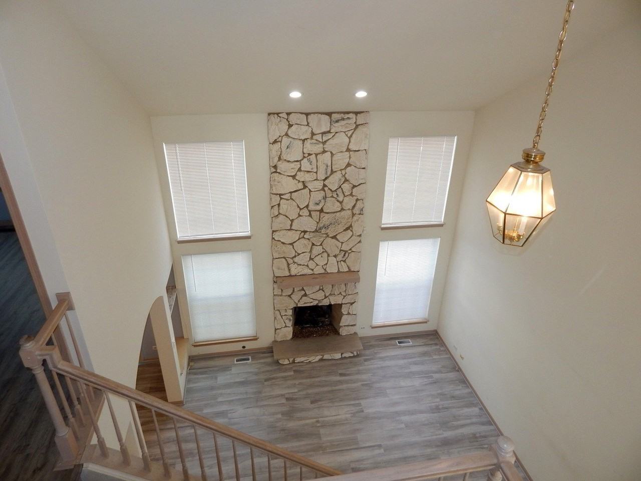 2223 Seaver Ln - Photo 4 of 35