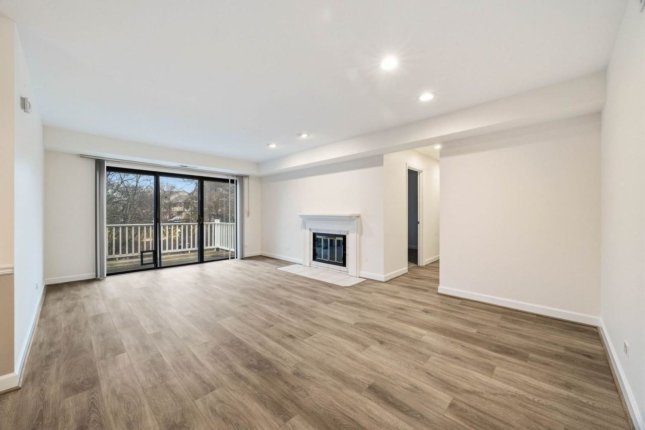 0N024 Ambleside Dr Unit 108 #108 - Photo 4 of 20