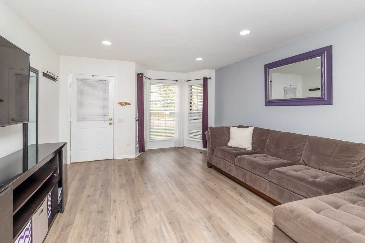 23 Carey Ln - Photo 4 of 32