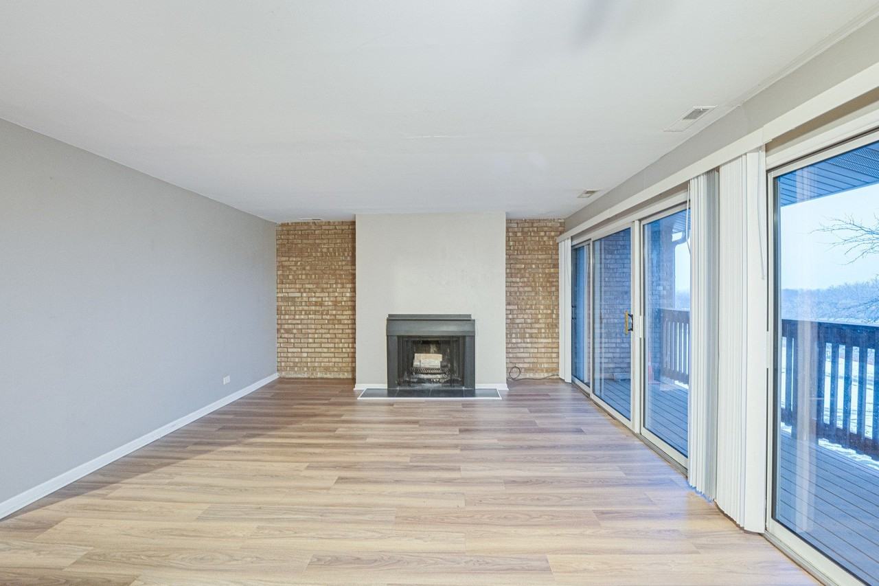 5801 Oakwood Dr Apt E #E - Photo 3 of 16