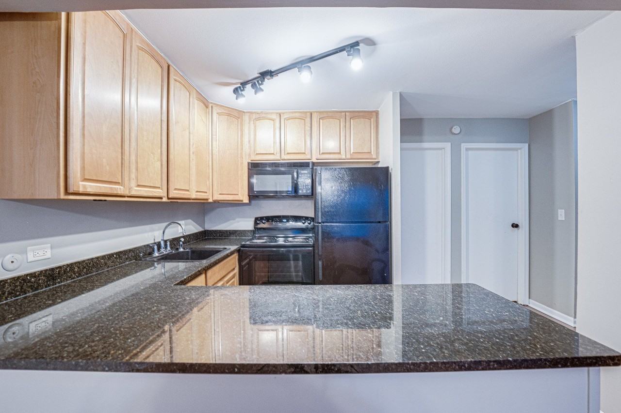 5801 Oakwood Dr Apt E #E - Photo 5 of 16