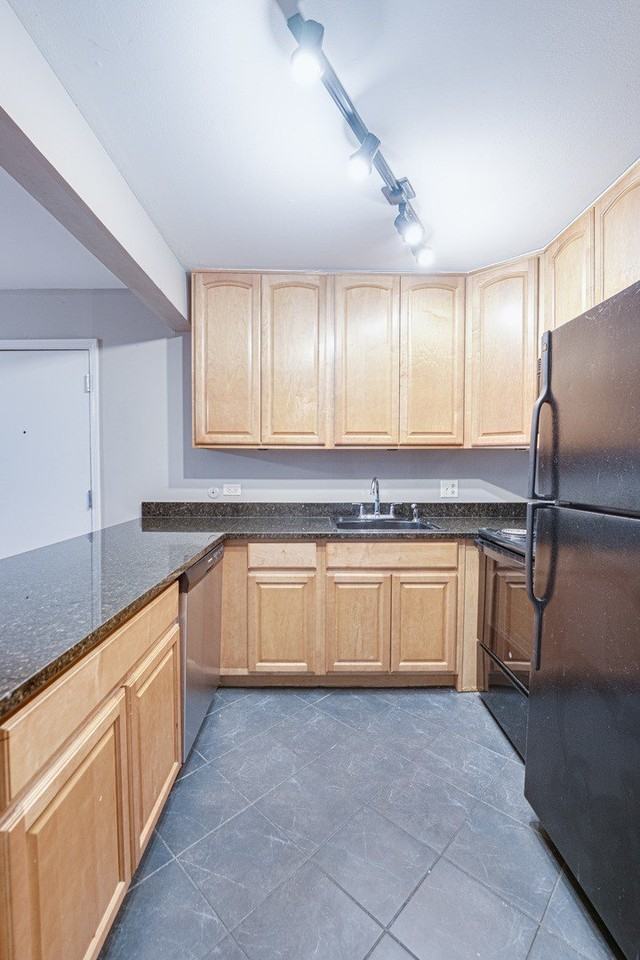 5801 Oakwood Dr Apt E #E - Photo 6 of 16