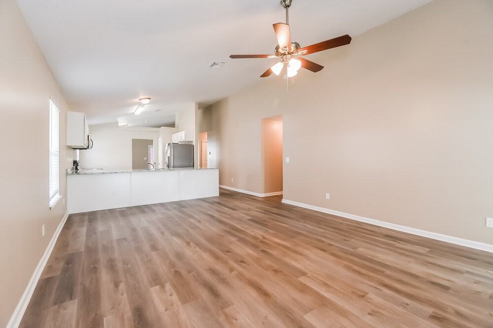 6248 Ironside Dr N - Photo 6 of 16