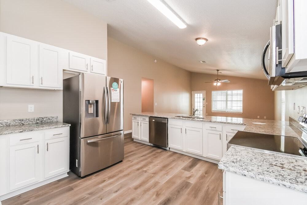 6248 Ironside Dr N - Photo 7 of 16