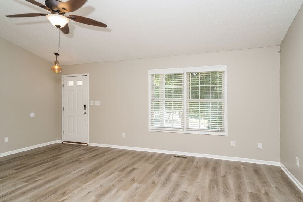 5215 Oldshire Rd - Photo 7 of 25