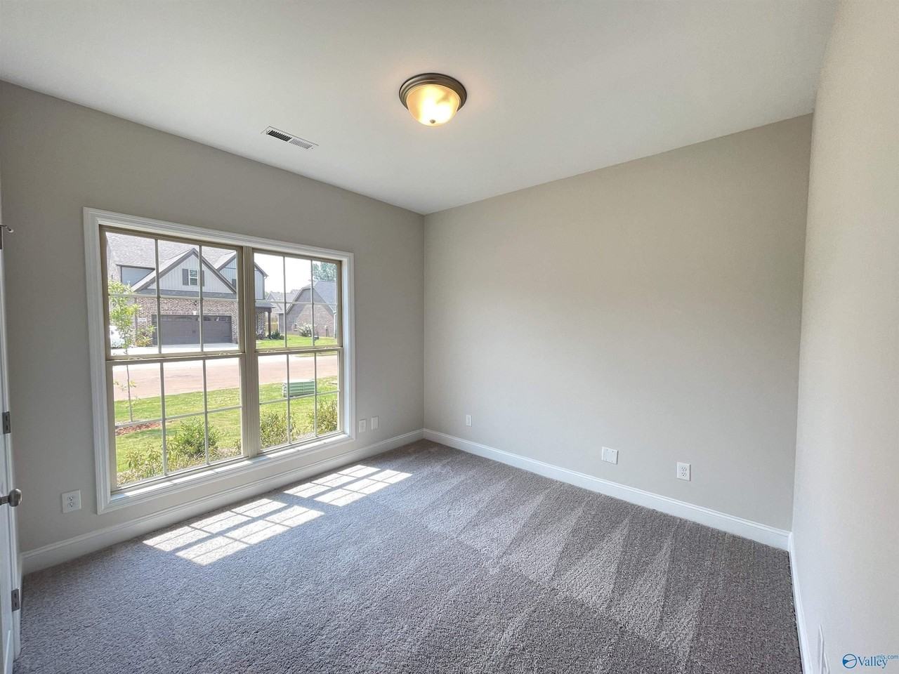 16515 Demi Dr - Photo 4 of 19