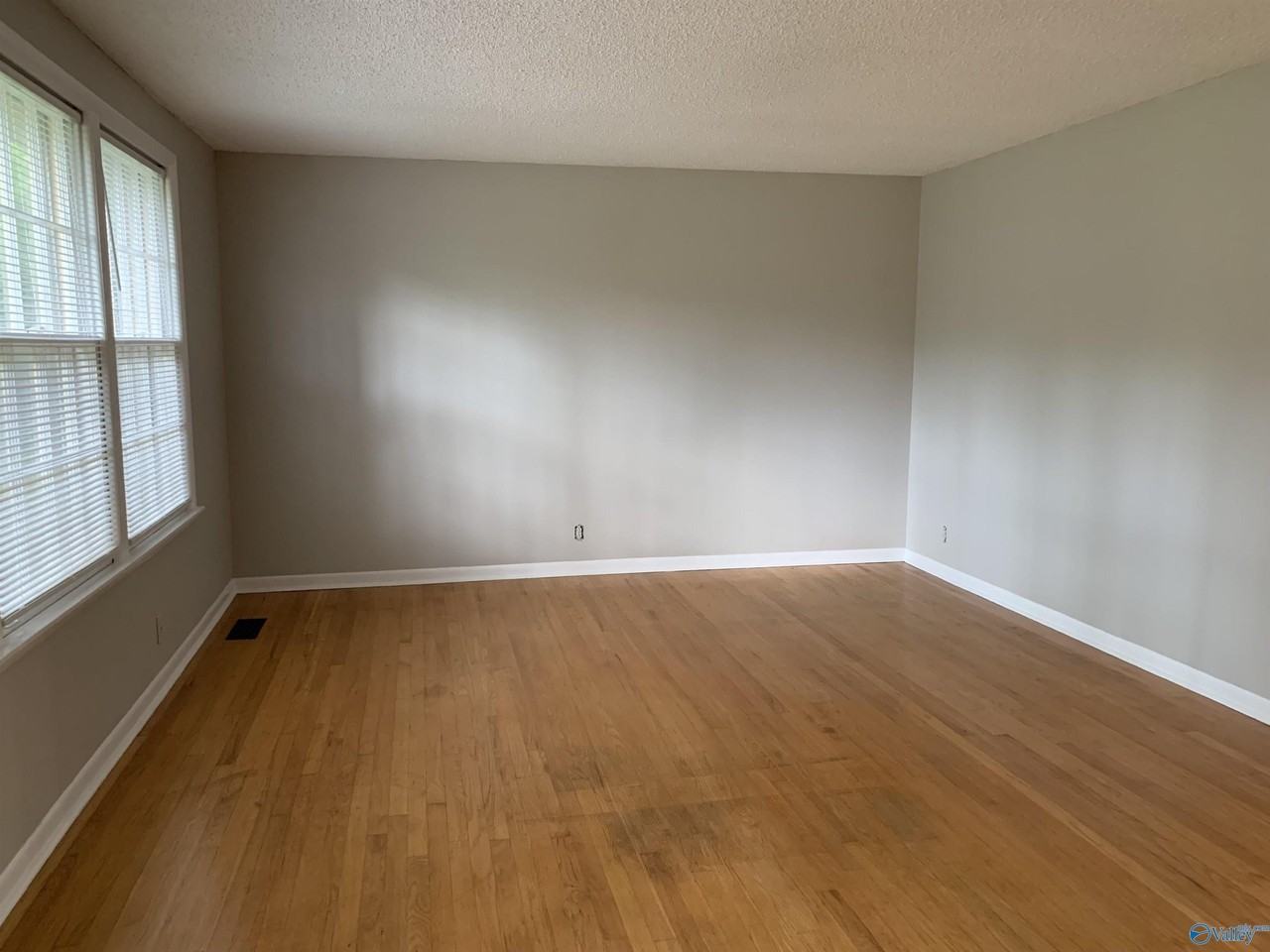 2602 Vinyard St Ne - Photo 3 of 31