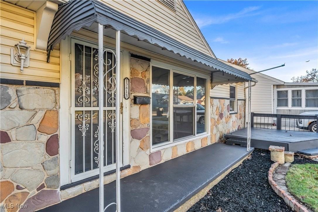 13813 Leroy Ave - Photo 3 of 23