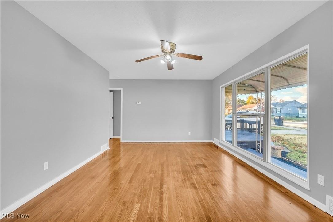 13813 Leroy Ave - Photo 4 of 23