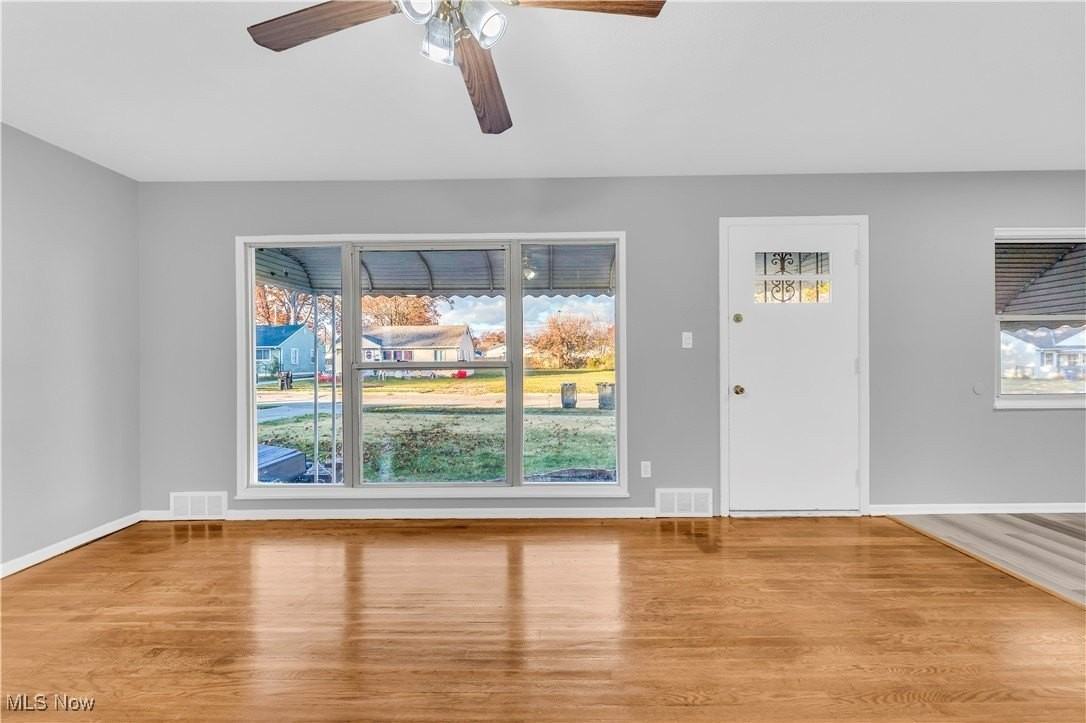 13813 Leroy Ave - Photo 5 of 23