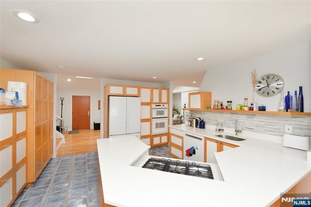 16 Gurney Ter - Photo 5 of 26