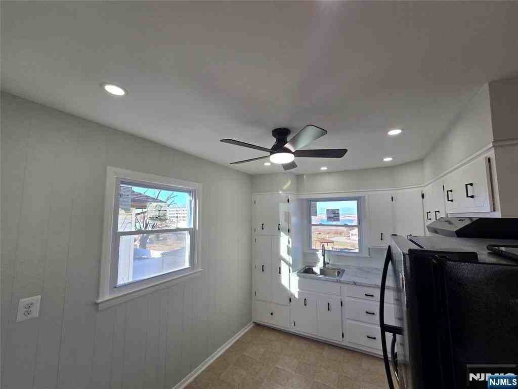 691 9th St Fl 2 - Photo 5 of 15