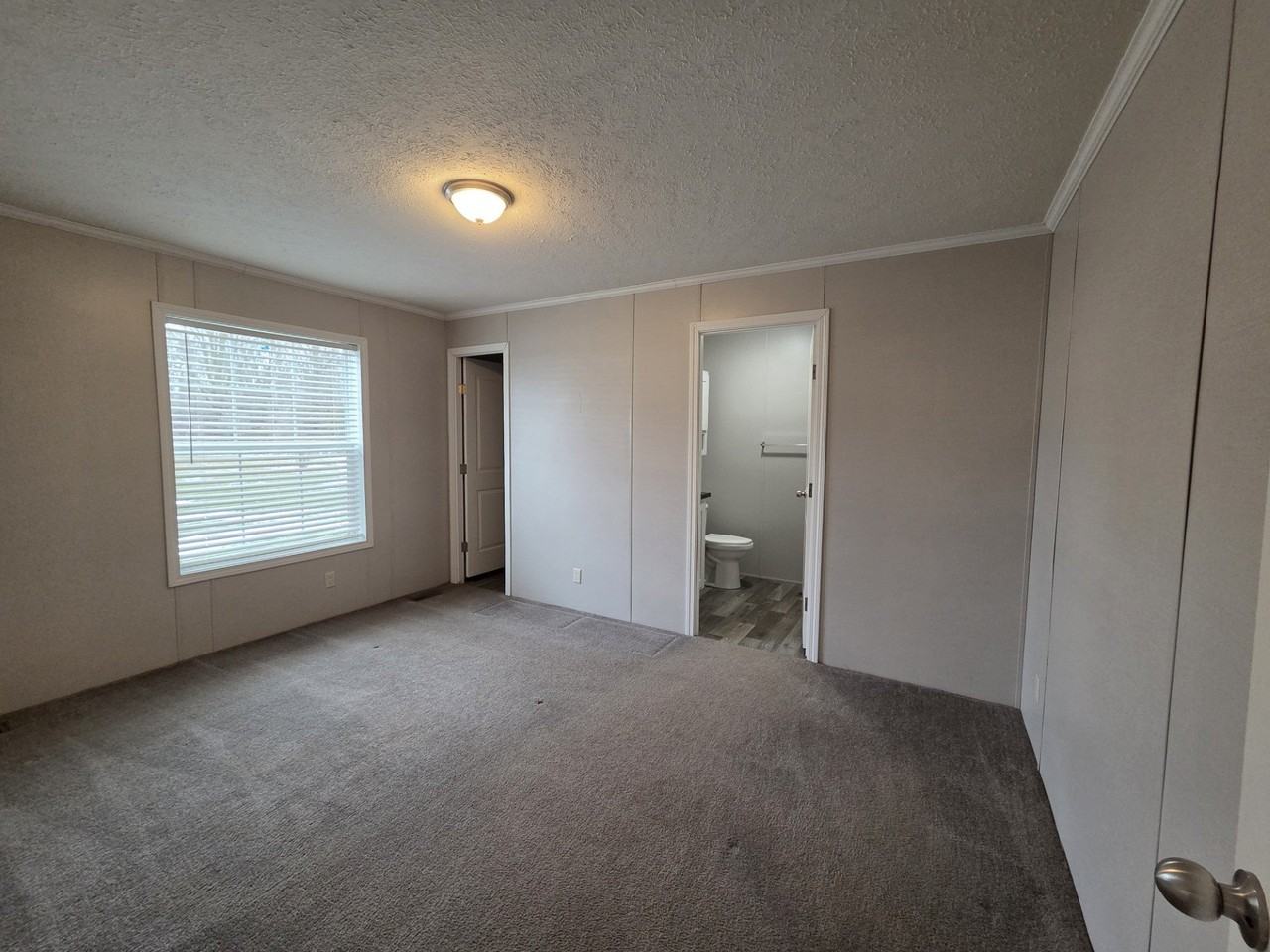 152 Donald Ave #152 - Photo 2 of 5