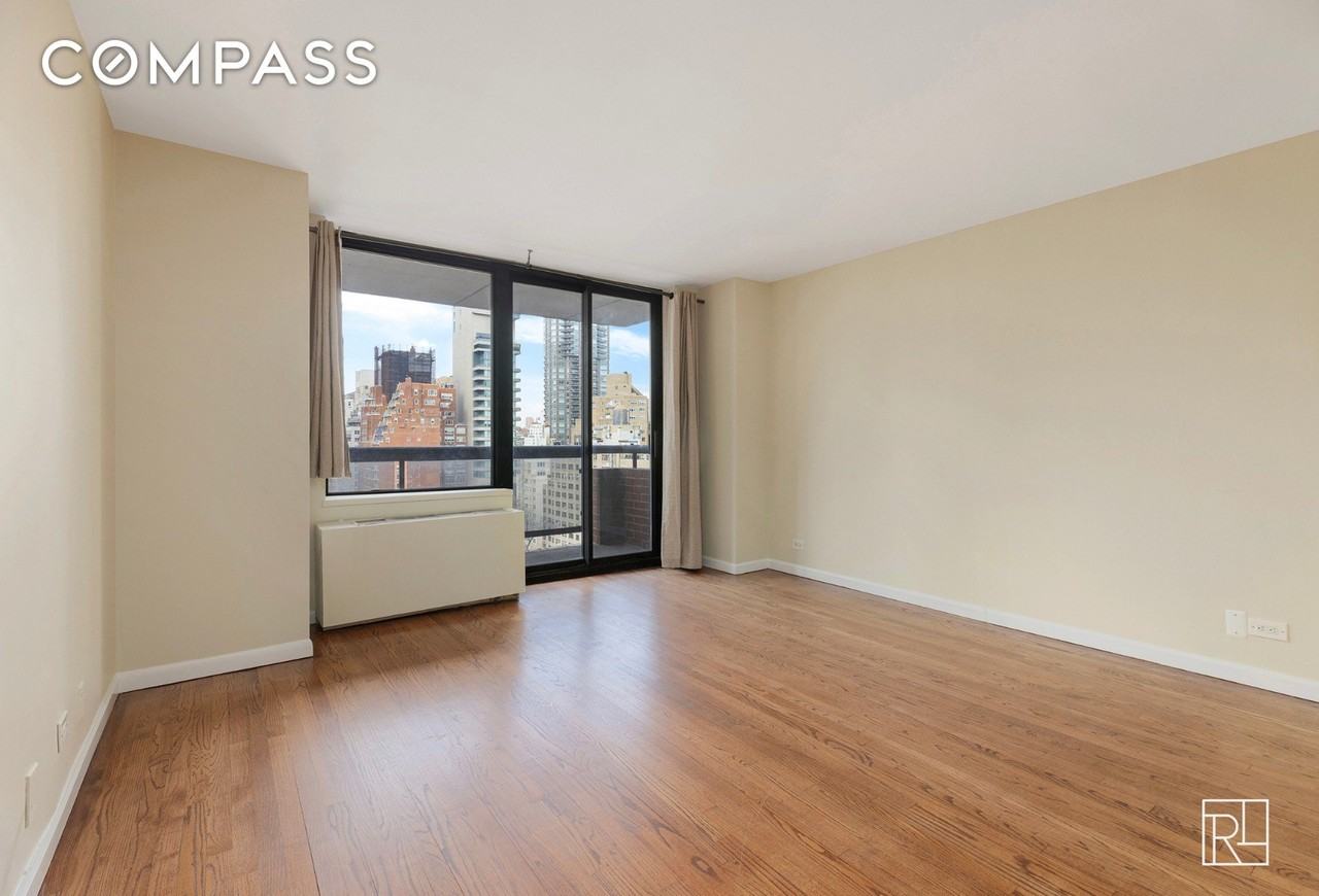 300 E 62nd St #1501 - Photo 3 of 13