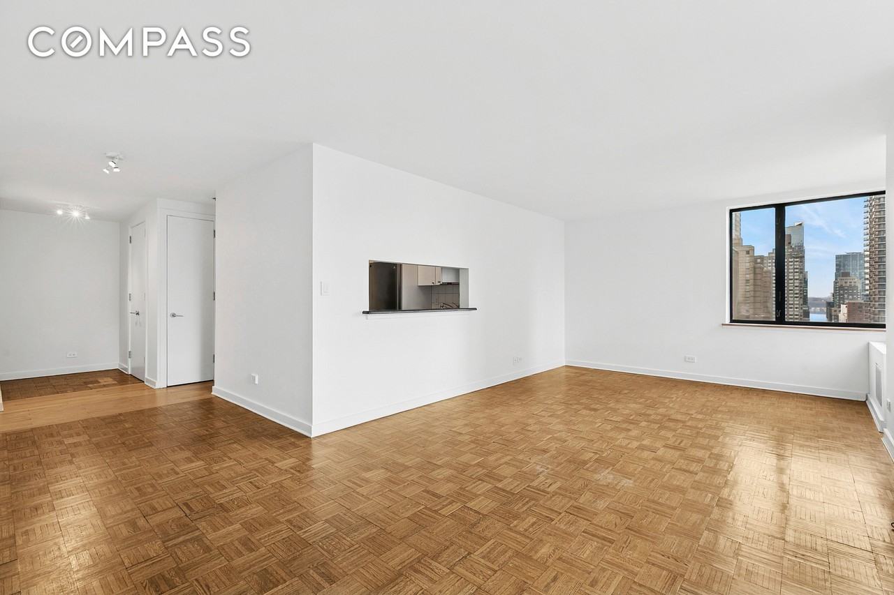 30 W 61st St #11D - Photo 2 of 7