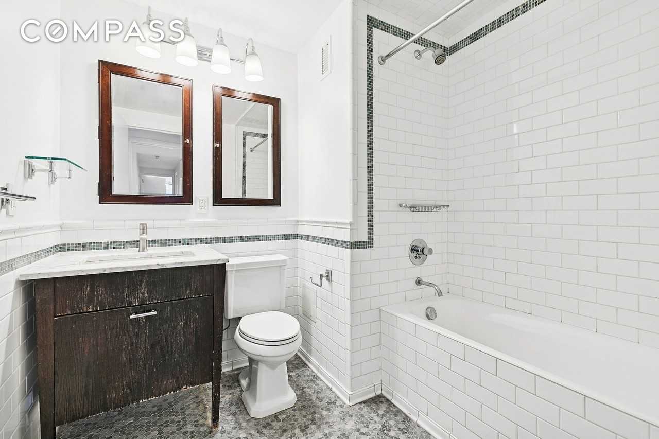 30 W 61st St #11D - Photo 5 of 7