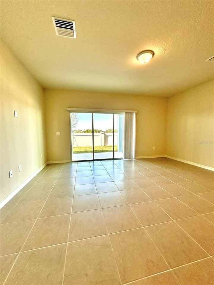 4216 Chester Springs Blvd - Photo 5 of 22