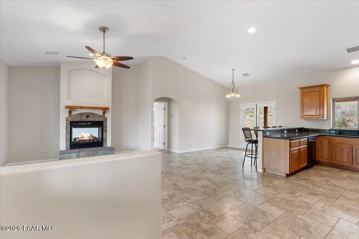 815 E Paniolo Way - Photo 5 of 18