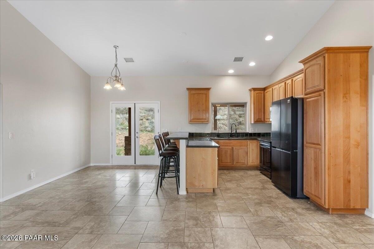 815 E Paniolo Way - Photo 7 of 18