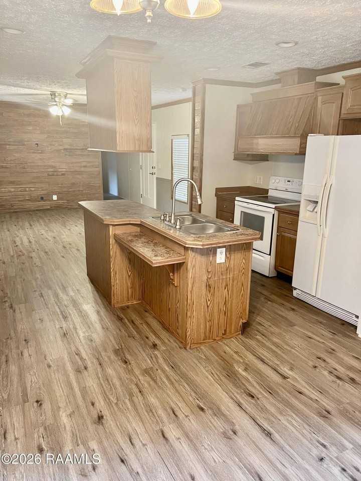 1061 Betty Dr - Photo 3 of 5