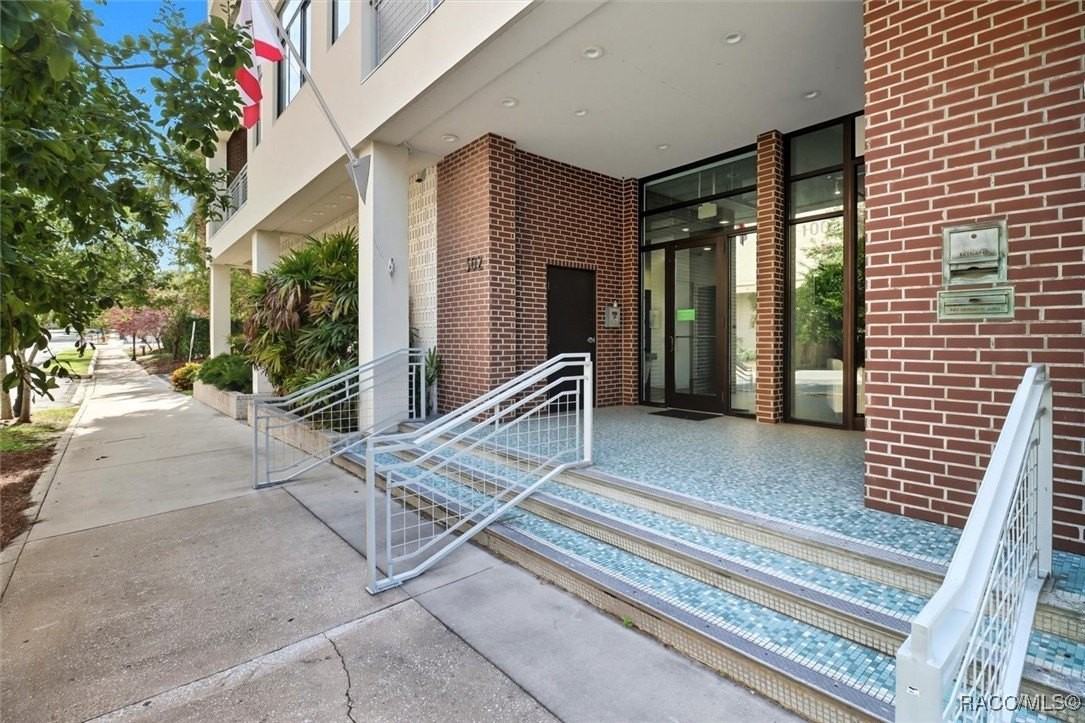 302 Se Broadway St Apt 460 #460 - Photo 3 of 50