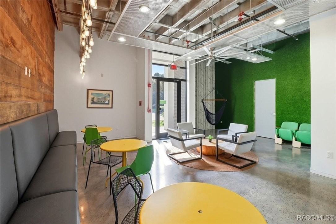 302 Se Broadway St Apt 460 #460 - Photo 5 of 50