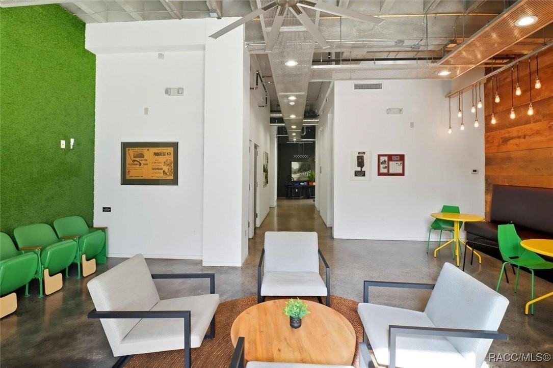 302 Se Broadway St Apt 460 #460 - Photo 6 of 50