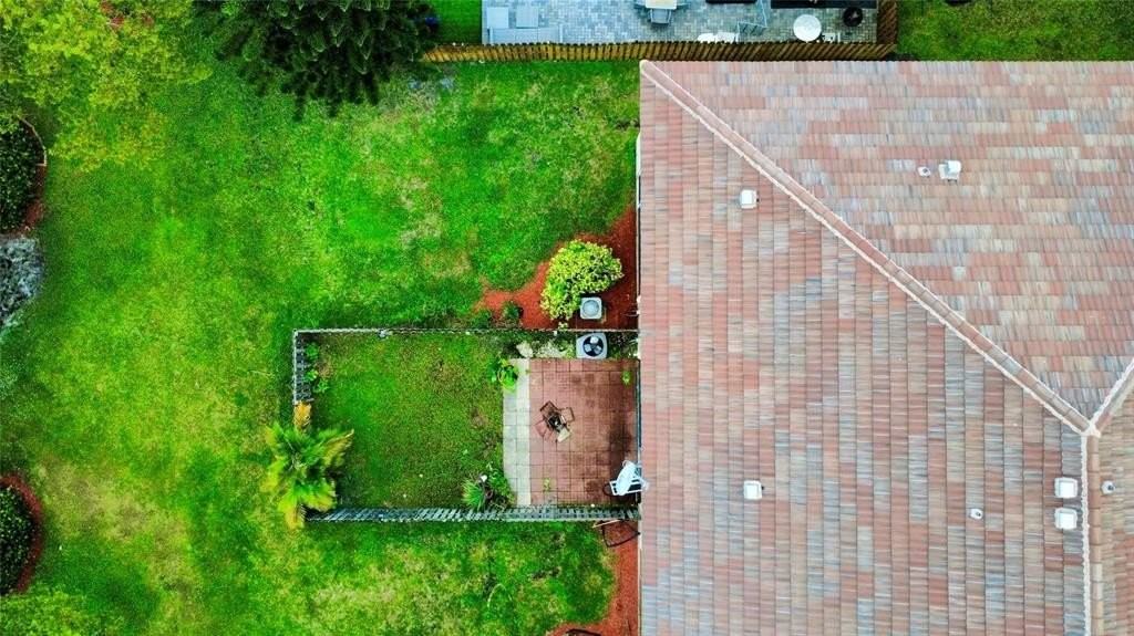 9675 Lago Dr - Photo 4 of 17