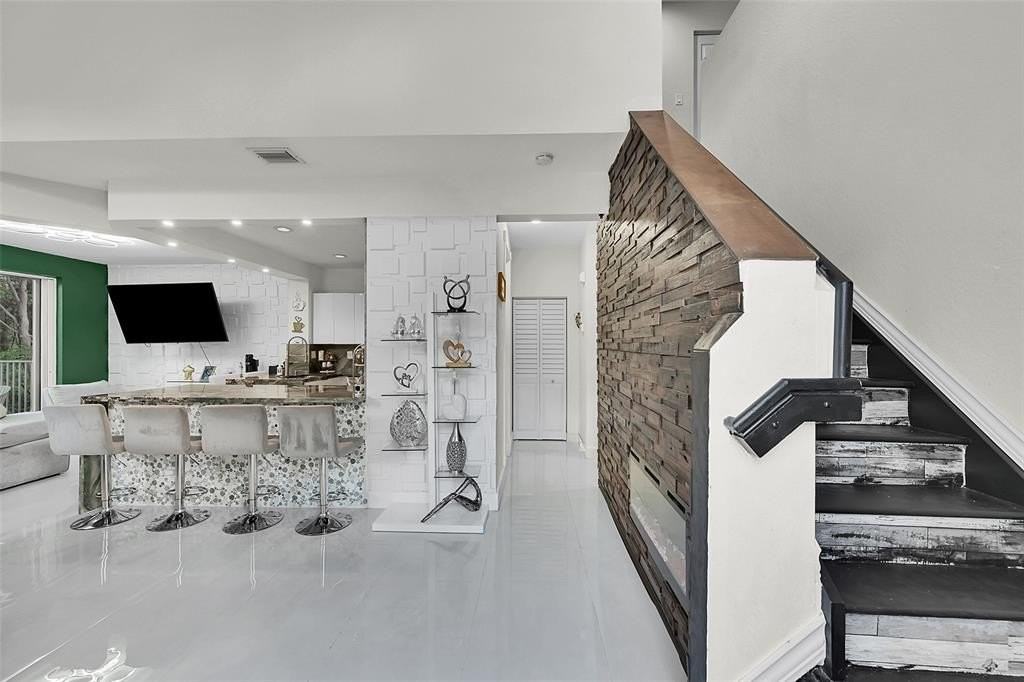 5691 Nw 125th Ave - Photo 4 of 40