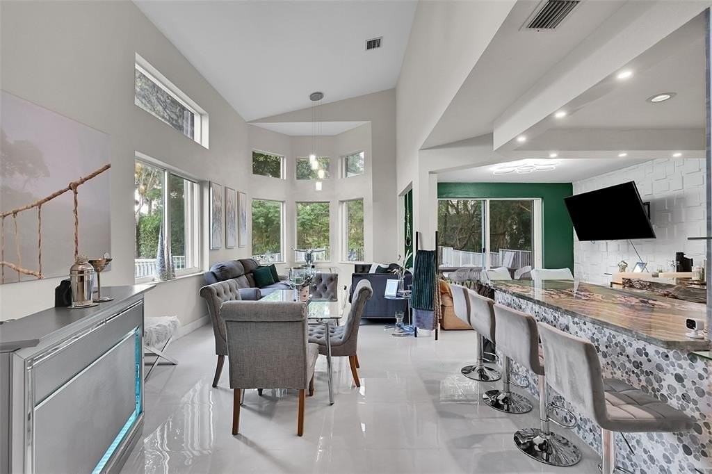 5691 Nw 125th Ave - Photo 6 of 40