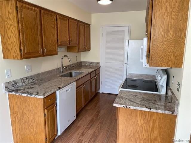 7648 Woodview Dr - Photo 2 of 5