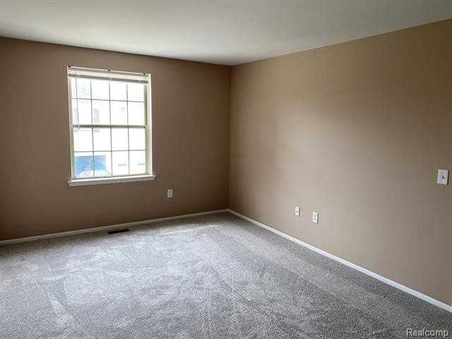 7648 Woodview Dr - Photo 4 of 5