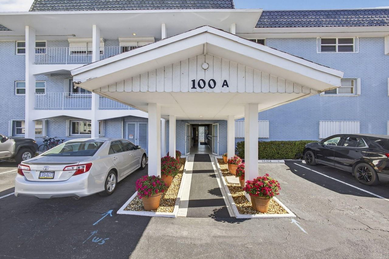 100 Shore Ct #307 - Photo 5 of 50