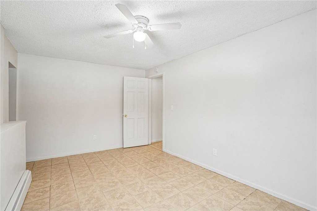 17256 Kenyon St Ne - Photo 6 of 27