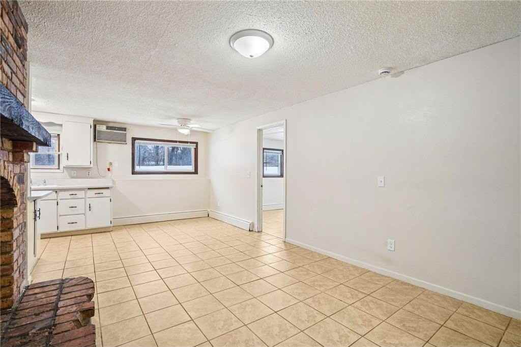 17256 Kenyon St Ne - Photo 7 of 27