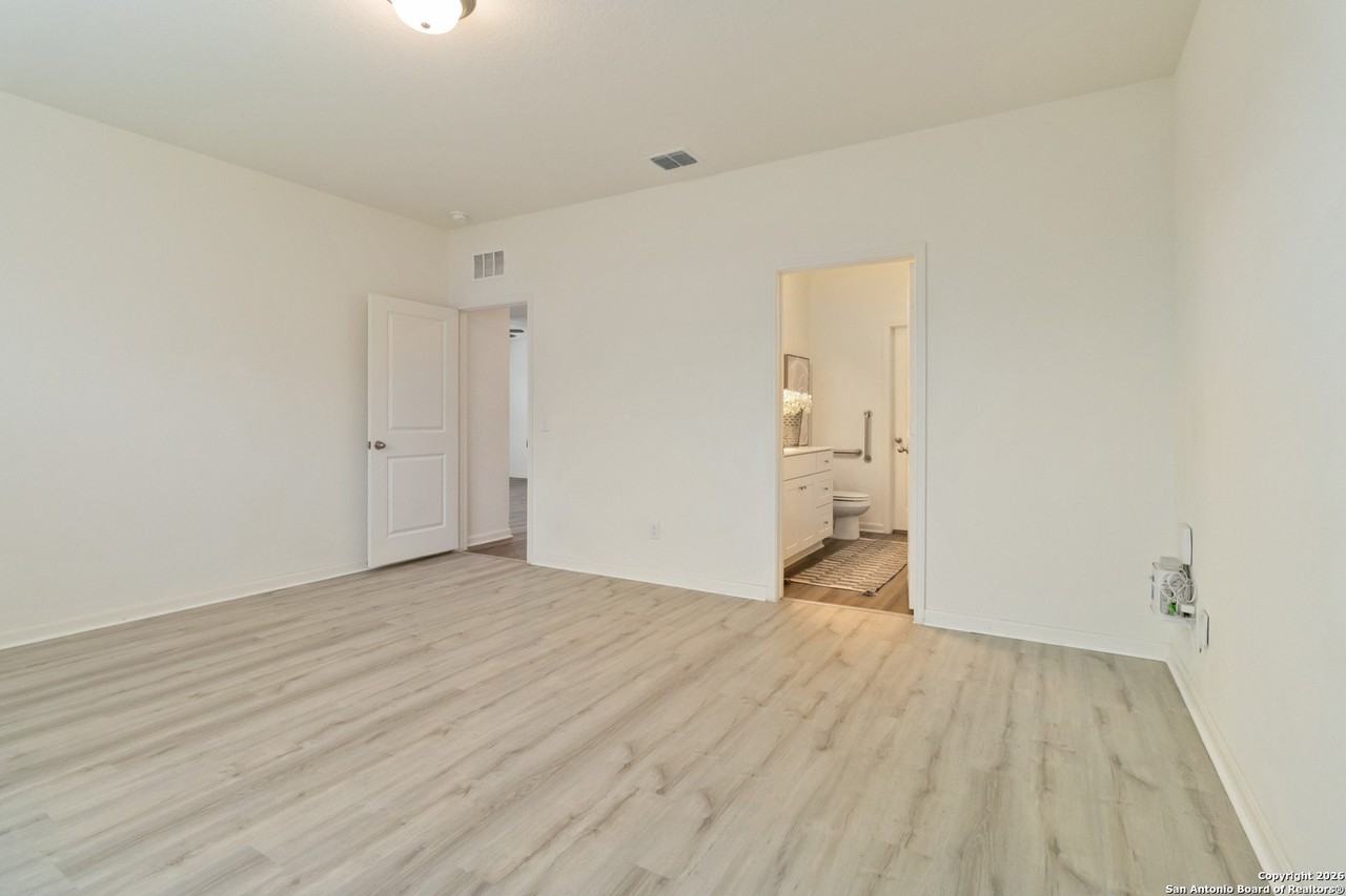 4913 Jovian - Photo 5 of 21