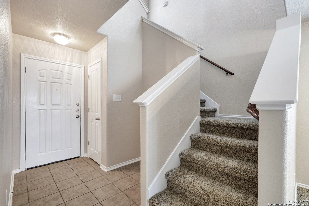 11015 Gilpin Cyn - Photo 2 of 31