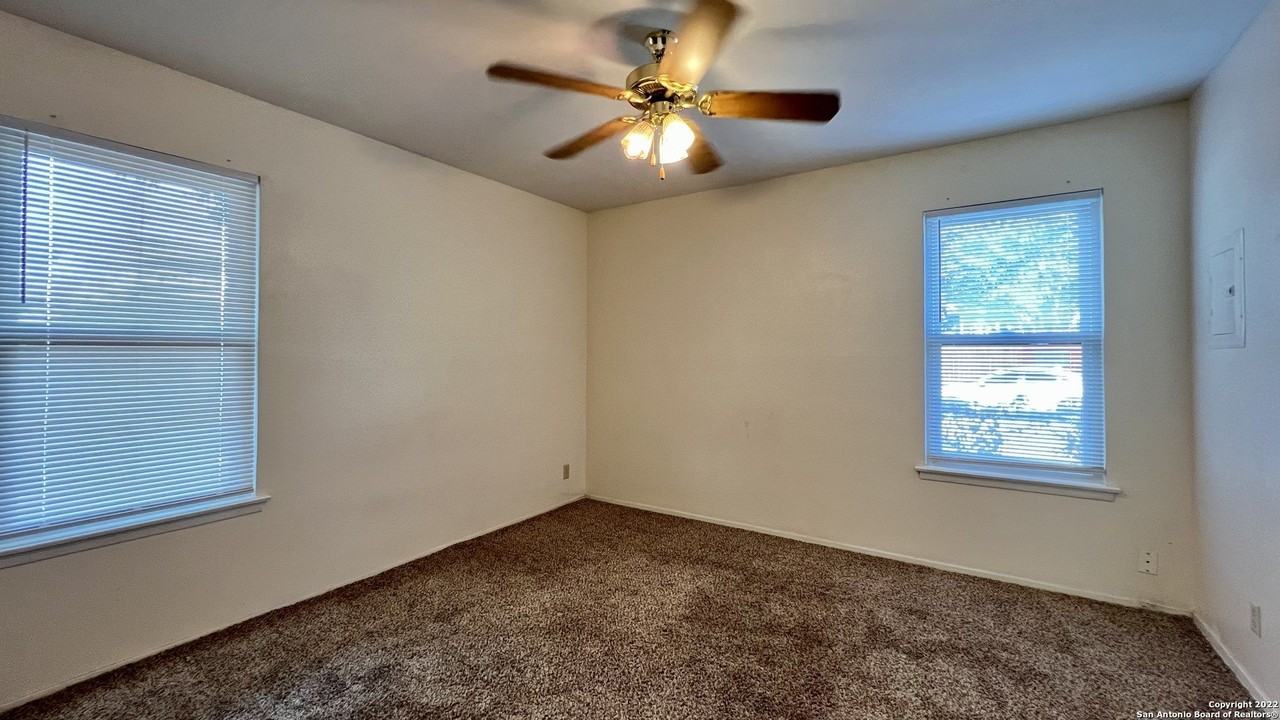 203 Dora St - Photo 6 of 9