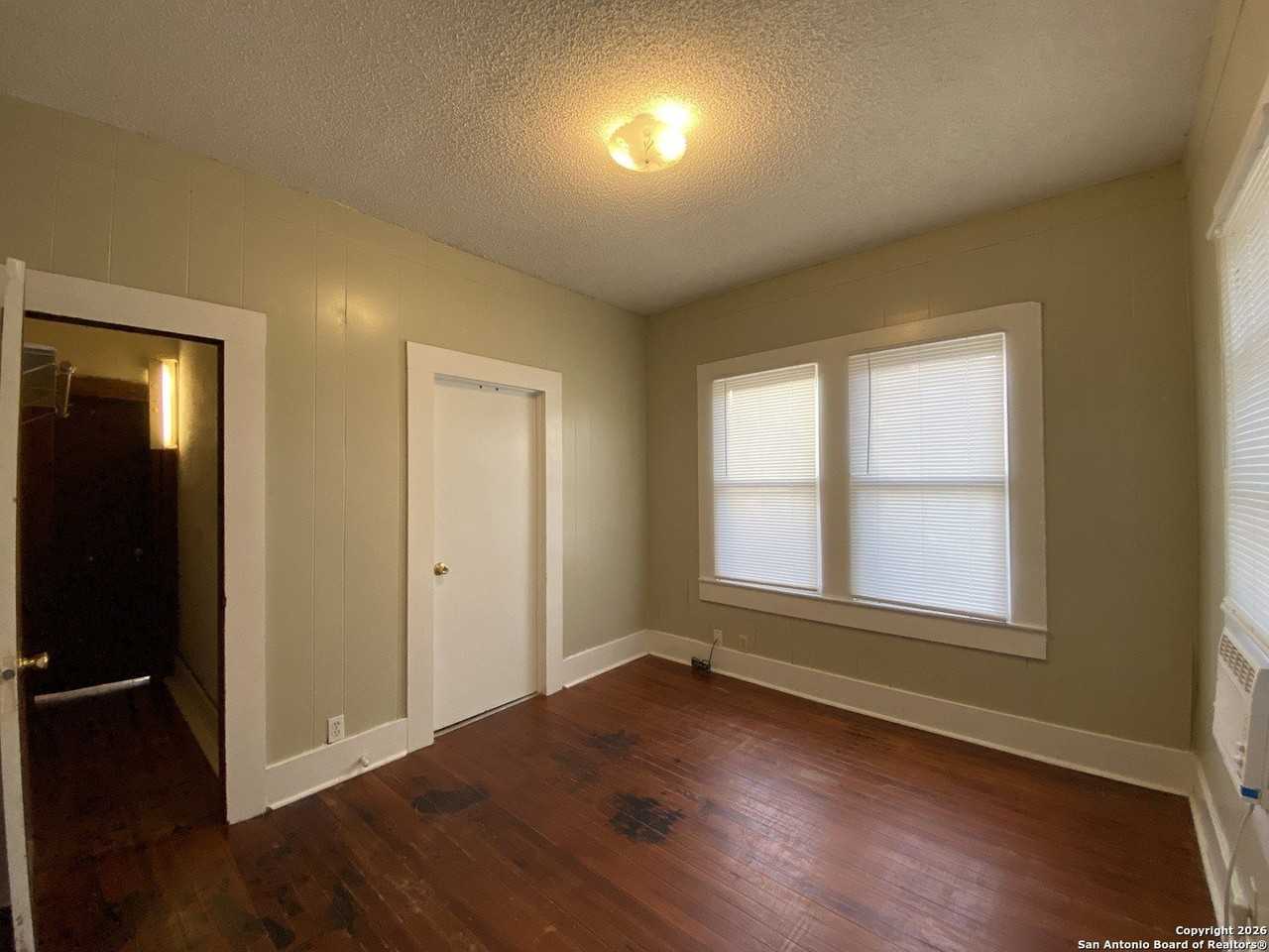 416 W Johnson St - Photo 5 of 7