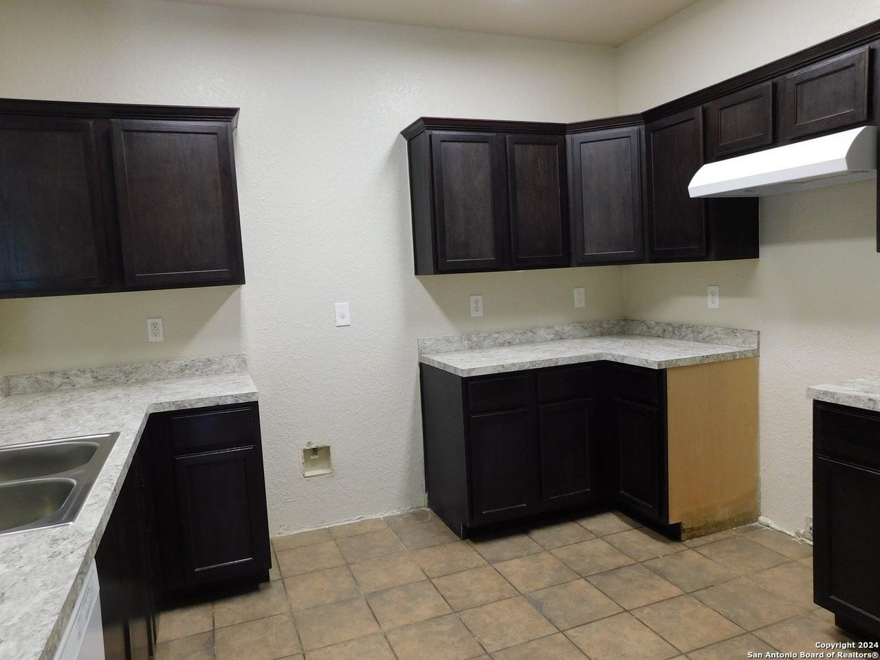 6207 Hazel Valley St - Photo 5 of 18