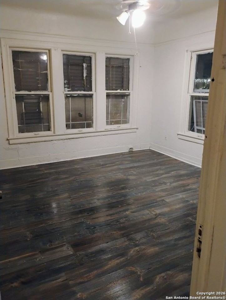 510 Vanderbilt St - Photo 4 of 10