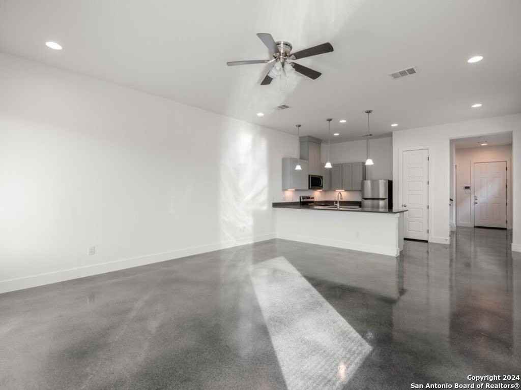 211 San Salvador Ave Unit 102 #102 - Photo 4 of 22