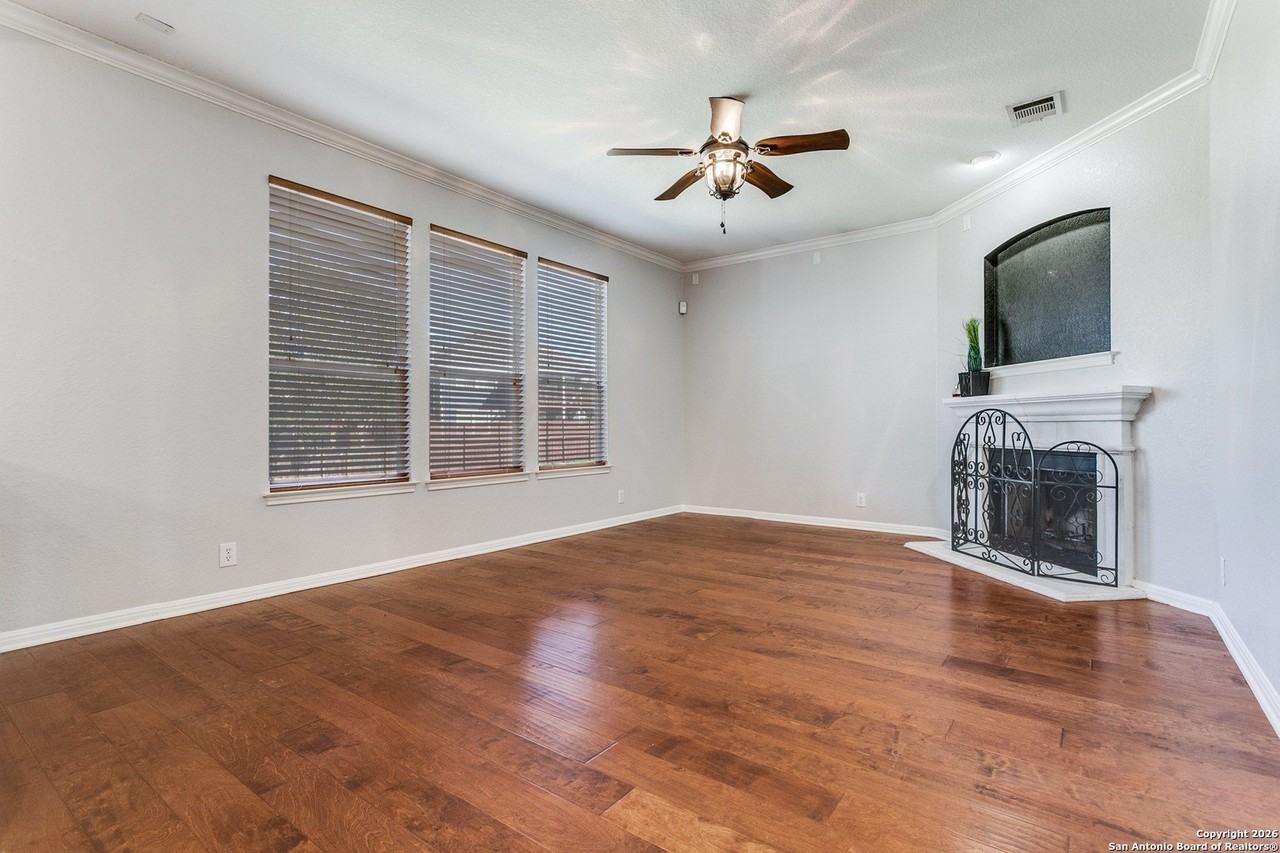 407 Neches Br - Photo 4 of 23