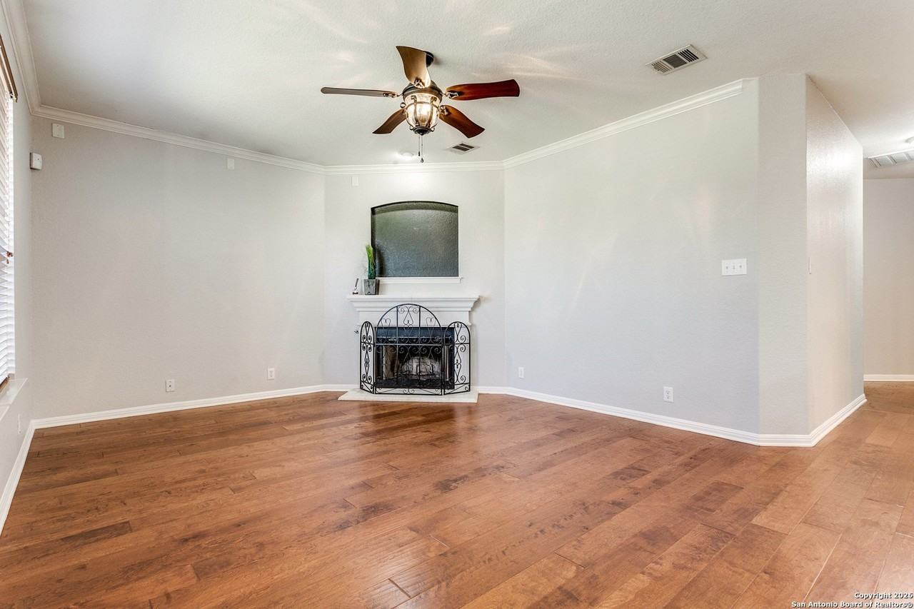 407 Neches Br - Photo 5 of 23